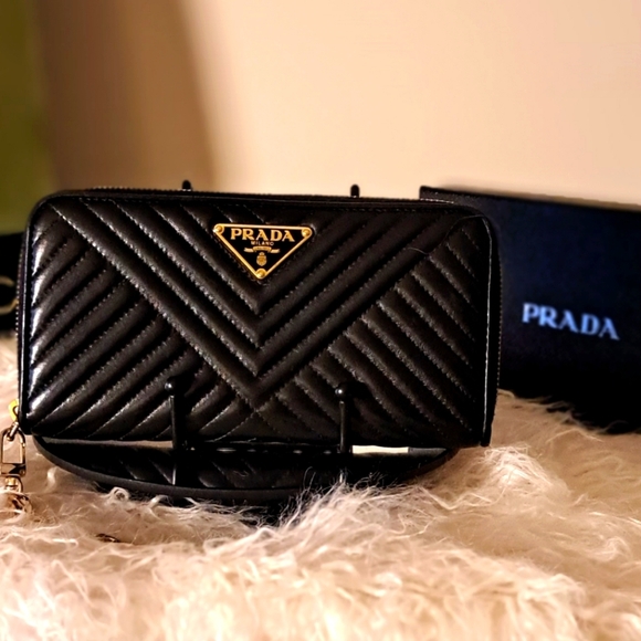 🔥🔥Prada Nappa Impunture Zip-Around Wallet - Picture 3 of 15